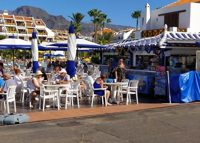 Seafront New Modern דירה