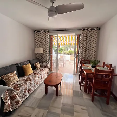 Seafront New Modern Apartamento