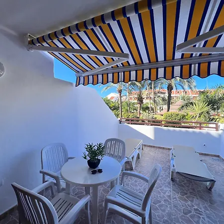 Seafront New Modern Apartamento