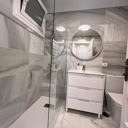 Seafront New Modern Apartamento *