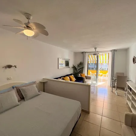 Seafront New Modern Apartamento *