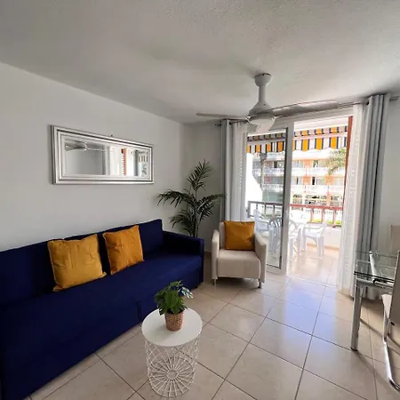 Seafront New Modern Apartamento