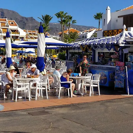 Seafront New Modern Apartamento